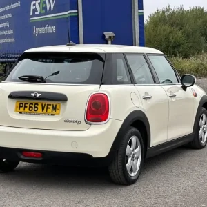 2016 MINI Hatch 1.5 Cooper D 5dr Diesel Manual - Image 7