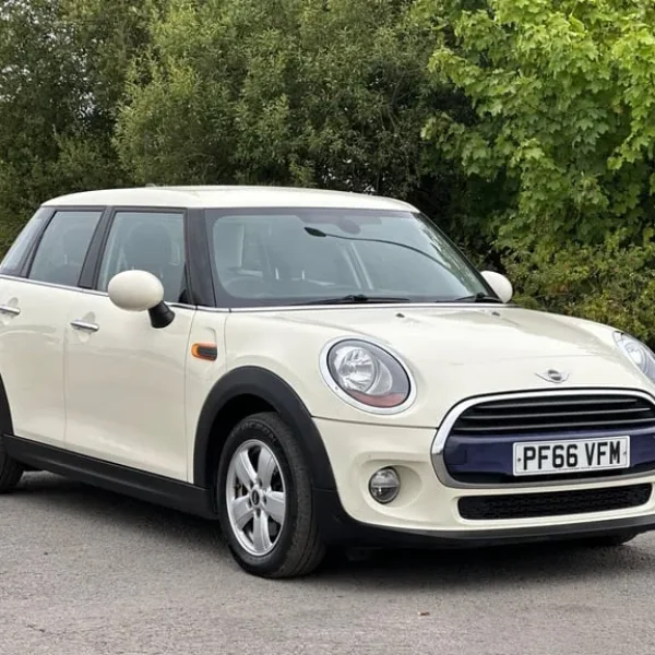 2016 MINI Hatch 1.5 Cooper D 5dr Diesel Manual