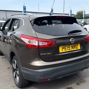 2015 Nissan Qashqai 1.2 DIG-T n-tec+ SUV - Image 2