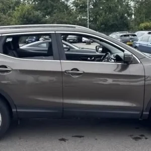 2015 Nissan Qashqai 1.2 DIG-T n-tec+ SUV - Image 3