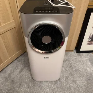 Black and Decker 12,000 BTU air conditioning and dehumidifier
