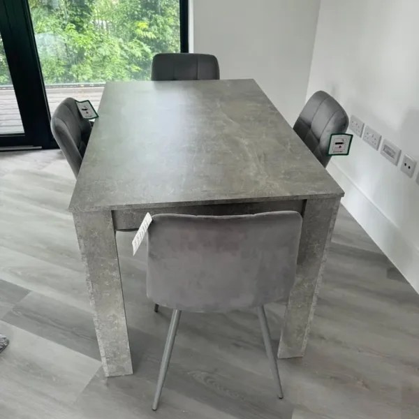 Table with 4 chairs