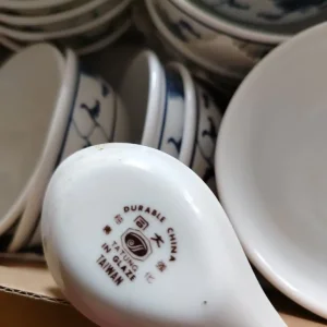 Chinese ceramic bowls and spoons - Image 5