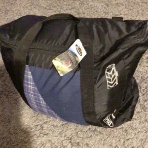Blacks quality padded sleeping bag - Image 4