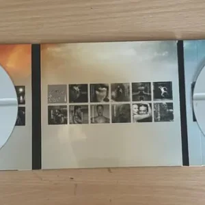 Robbie Williams Greatest Hits 1990-2010 2CD Album - Image 4