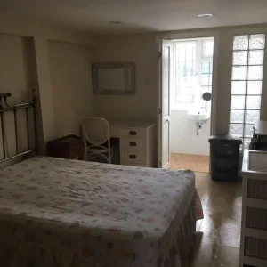 One double bedroom flat with garden and parking - Image 6