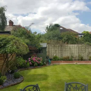 One double bedroom flat with garden and parking