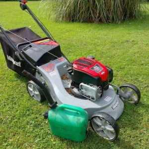 Briggs and Stratton 675exi lawn mower - Image 3