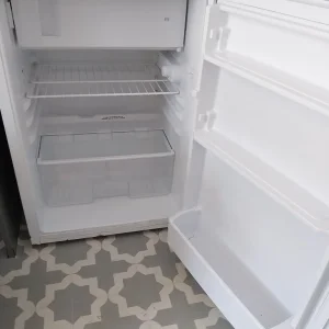 Undercounter fridge freezer