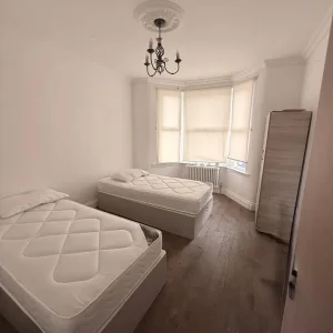 Two Double Rooms – Garden Access, Clive Road - Image 5