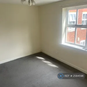 2 bedroom flat in Darlington Court, Basildon, Essex (2 bed) - Image 3