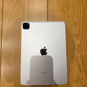 iPad Pro 11-inch 128GB (4th gen) with case, pen, and screen protector - Image 3