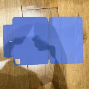 iPad Pro 11-inch 128GB (4th gen) with case, pen, and screen protector - Image 5