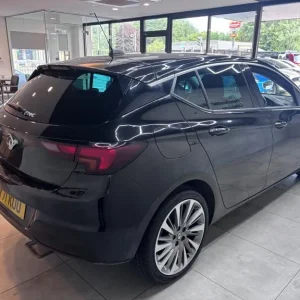 2021 Vauxhall Astra 1.2 Turbo Griffin Edition Hatchback - Image 7