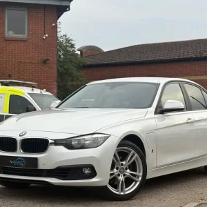 2017 BMW 3 Series 330e Hybrid - Image 4