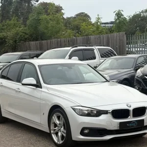 2017 BMW 3 Series 330e Hybrid - Image 5
