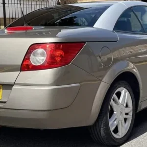 Renault Megane Dynamique S Convertible - Image 6