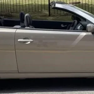 Renault Megane Dynamique S Convertible - Image 8