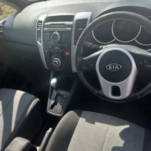 2011 Kia Venga 5-door hatchback - Image 3