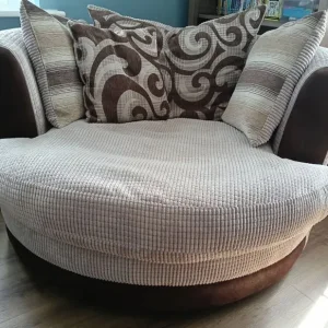 Snuggle chair