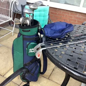 Right-handed golf set with bag, balls, and tees - Image 2