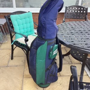 Right-handed golf set with bag, balls, and tees - Image 8