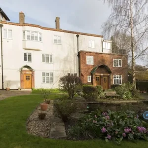2 bedroom flat in Temple Towers, Goffs Oak, Broxbourne