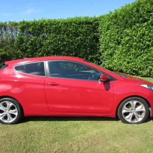 2013 Hyundai i30 1.6 CRDi Sport Nav 3dr Hatchback Diesel Manual - Image 2