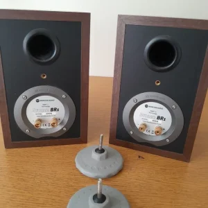 Pair of Bronze BR1 speakers with wall mounts - Image 2