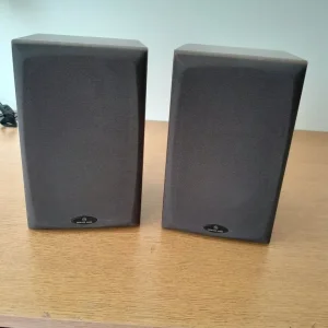 Pair of Bronze BR1 speakers with wall mounts