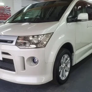 Mitsubishi Delica D5 in white automatic 4x4 7-seater fresh Japanese import 2008 - Image 5