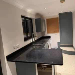 Fitted Kitchen with Walnut Cabinets and Soft-Close Drawers - Image 4