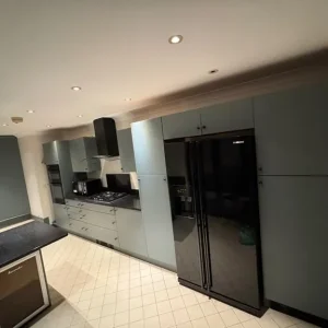 Fitted Kitchen with Walnut Cabinets and Soft-Close Drawers - Image 5