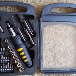 Socket and screwdriver set in case - Image 2