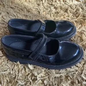 Dr Martens size 5 black patent - Image 2