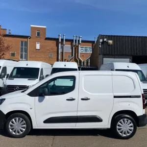 2022 Peugeot Partner 1.5 HDI Professional L1 SWB Premium - Image 4