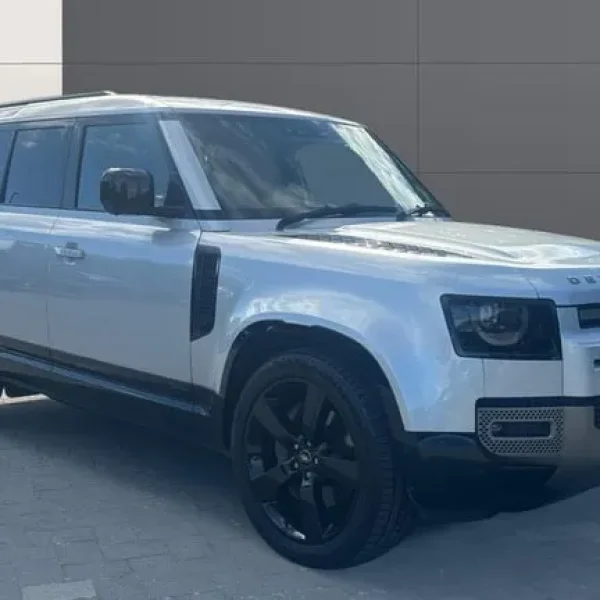 2021 Land Rover Defender 3.0 D300 X-Dynamic HSE 110 5-door Diesel Estate