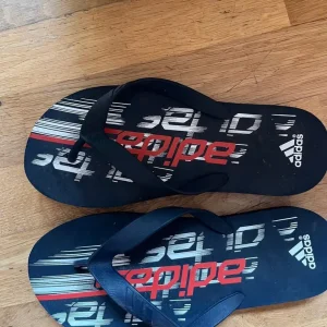 Adidas flip flops
