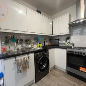 2 bedroom flat in University Road - Image 3