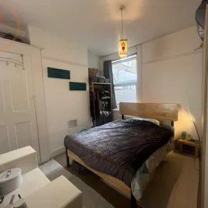 2 bedroom flat in University Road - Image 6