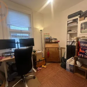 2 bedroom flat in University Road - Image 7