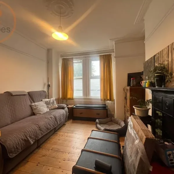 2 bedroom flat in University Road