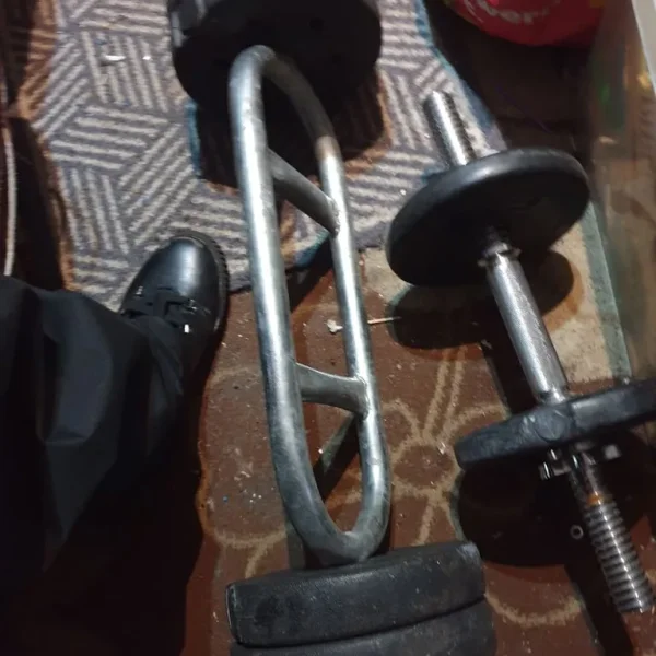 Portable weights box with metal tow weights and bars