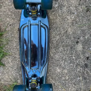 Two Barefeet silver skateboard - Image 2
