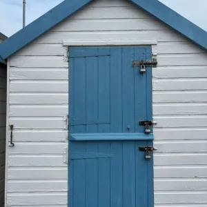 Beach hut - Image 2