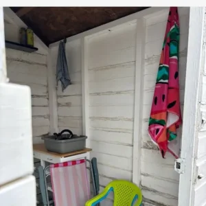Beach hut - Image 7
