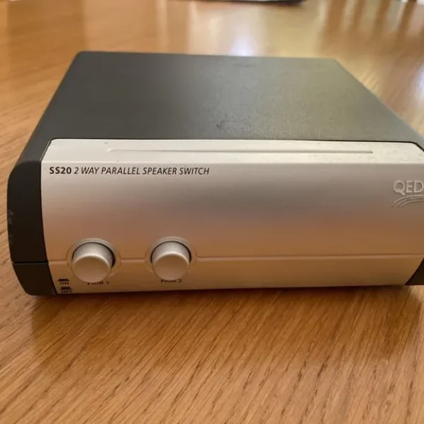 QED 2-way stereo speaker switch