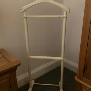 Clothes valet stand - painted wood, needs a little love
