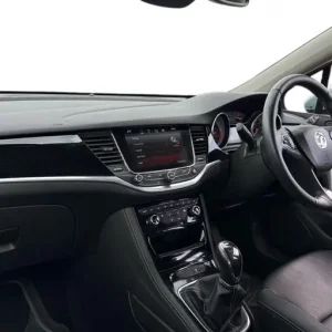 2018 Vauxhall Astra 1.4T 16V Elite Nav 5-door Hatchback - Image 4