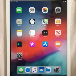 Apple iPad Air in Great Condition - Image 4